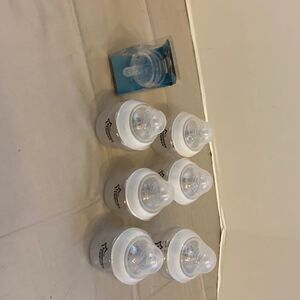 Tommee tippee bottles lot 6‎ pack & nipples